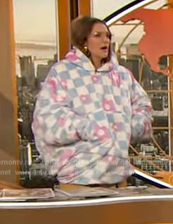 Drew’s fleece sherpa blanket on The Drew Barrymore Show