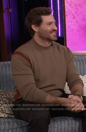 Edgar’s brown stripe trim sweater on The Kelly Clarkson Show