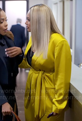 Fatima’s yellow satin suit on Tyler Perrys Sistas