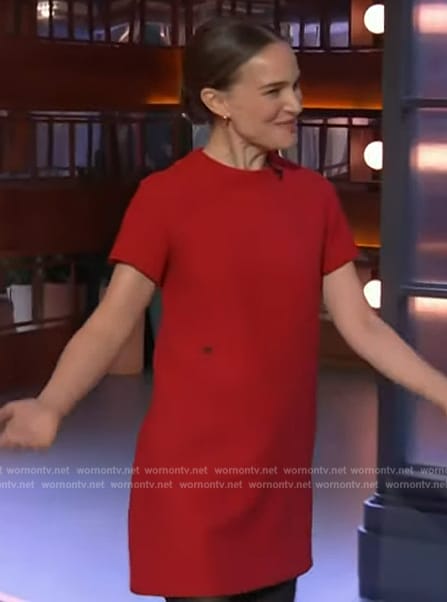 Natalie Portman’s red shift dress on The Kelly Clarkson Show