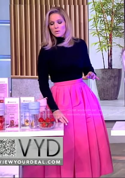 Sara’s pink midi skirt on The View