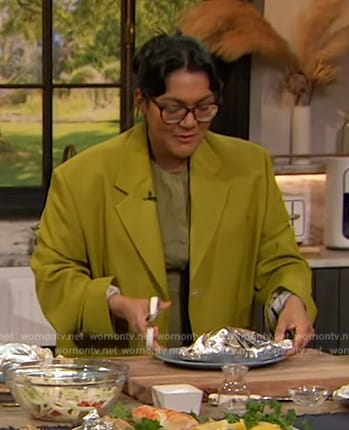 Sohla El-Waylly’s green blazer on The Drew Barrymore Show