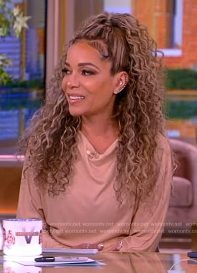Sunny’s beige gathered dress on The View