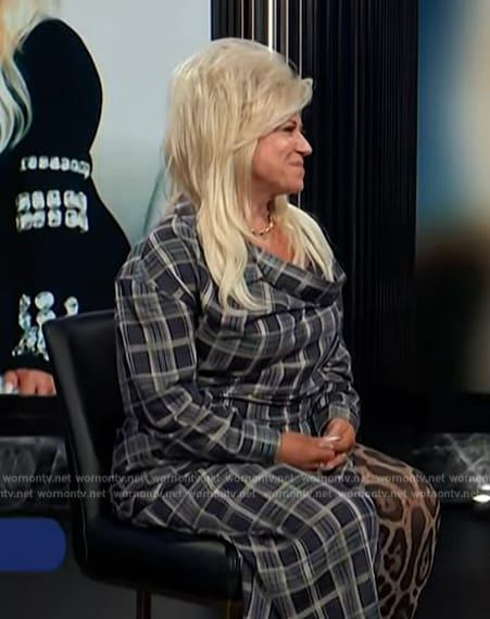 Theresa Caputo’s plaid drape dress on E! News