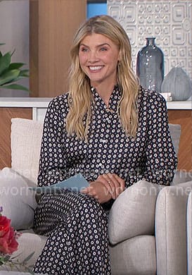 Amanda’s printed shirt and pants set on The Talk