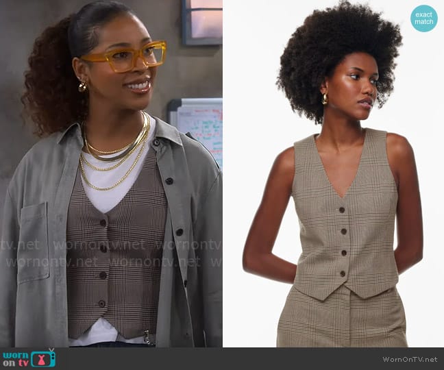 Babaton on Aritzia Deniro Vest in Brett Hms Beige/Black worn by Courtney (Skye Townsend) on The Neighborhood