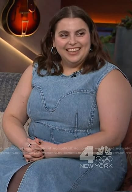 Beanie Feldstein’s denim sleeveless dress on The Kelly Clarkson Show