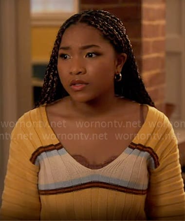 Delilah’s yellow striped crop sweater on The Equalizer
