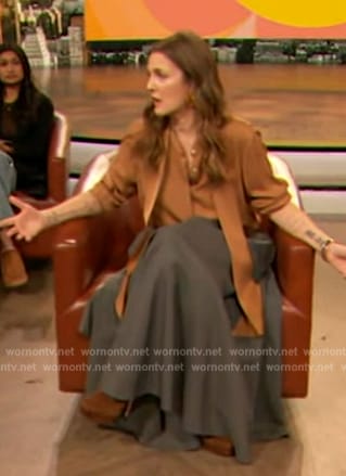 Drew’s gray skirt and belt on The Drew Barrymore Show