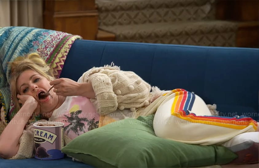Gemma’s palm tee and cream bobble cardigan on The Neighborhood