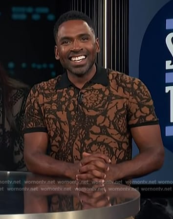 Justin’s brown floral print polo on E! News