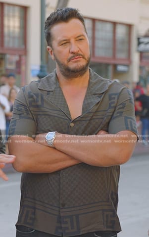 Luke Bryan’s brown printed short sleeve shirt on American Idol