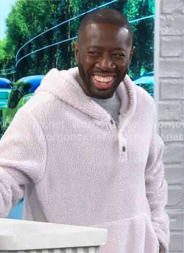 Malcolm’s fleece hoodie on The Neighborhood