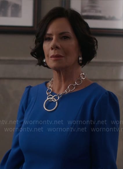 Margaret’s silver circle link necklace on So Help Me Todd