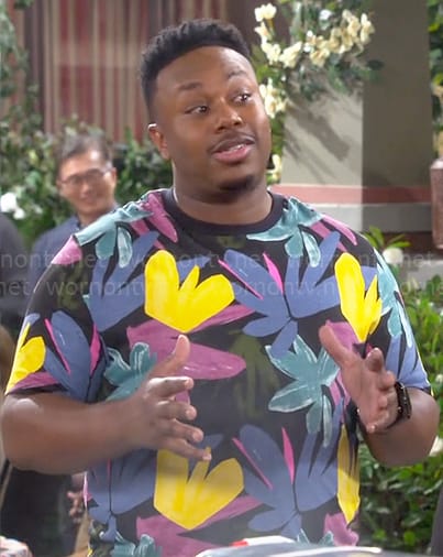 Marty’s multicolor printed t-shirt on The Neighborhood