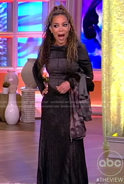 Sunny’s black velvet dress on The View