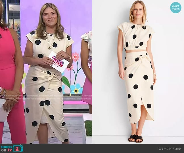 Future Collective with Jenny K. Lopez Short Sleeve Cinched Crop Top worn by Jenna Bush Hager on Today