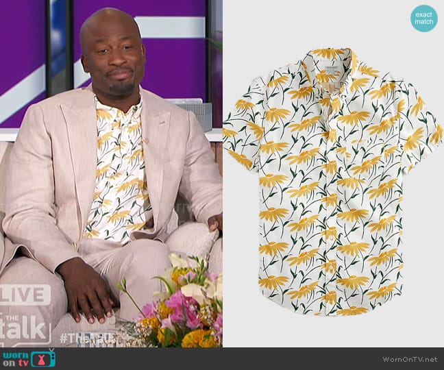 J. Crew Short-sleeve stretch Secret Wash cotton poplin shirt in daisy print worn by Akbar Gbajabiamila on The Talk