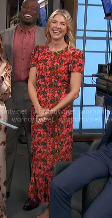 Amanda’s red floral midi dress and pink heels on The Talk