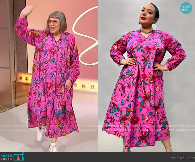 Baacal Denni Weekend Dress- Paradise Pink worn by Mindy Cohn on Sherri