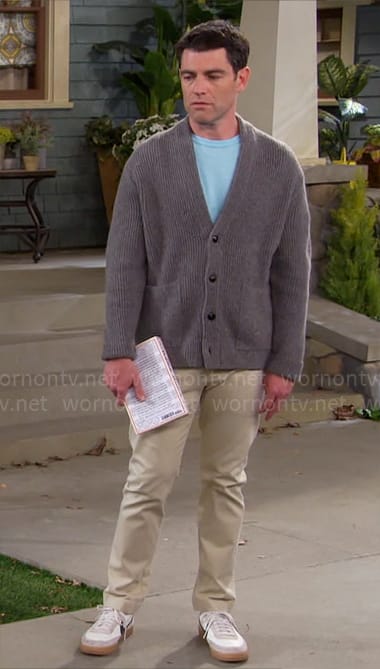 Dave’s grey v-neck sweater on The Neighborhood