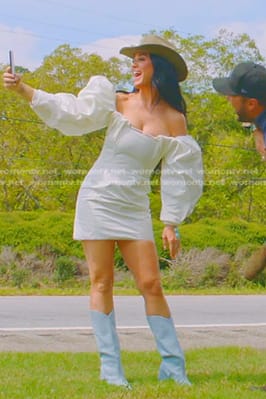 Katy Perry’s white off-shoulder long sleeve dress on American Idol