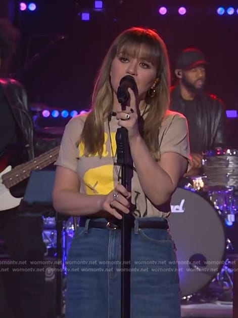Kelly’s Nirvana graphic tee on The Kelly Clarkson Show