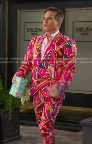 Leo’s pink abstract print suit on Days of our Lives