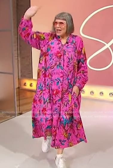 Mindy Cohn’s pink floral print dress on Sherri