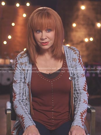 Reba’s brown studded tee and print cardigan on The Voice