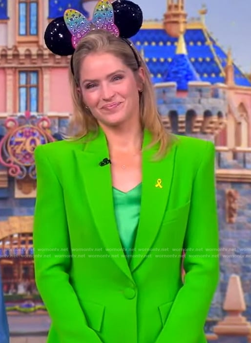 Sara’s green blazer and pants on The View