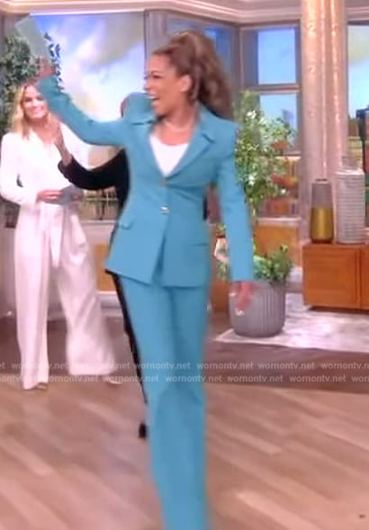 Sunny’s blue suit on The View
