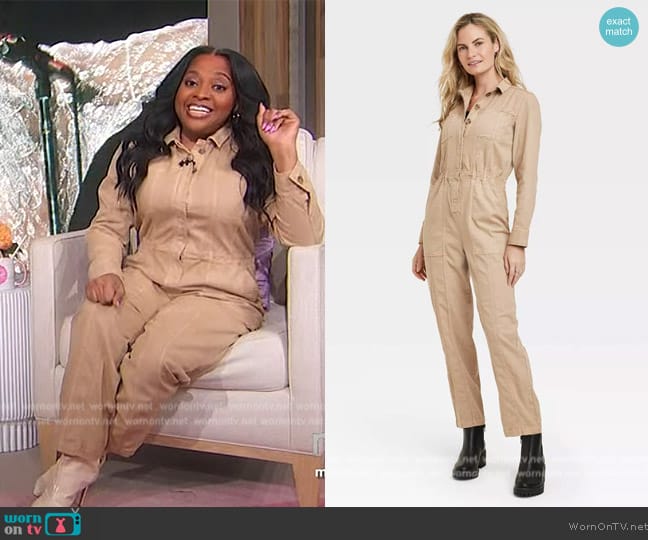 Universal Thread Long Sleeve Button-Front Coveralls worn by Sherri Shepherd on Sherri