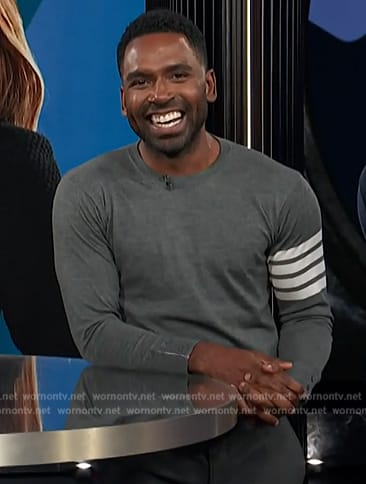 Justin’s gray sleeve stripe sweater on E! News