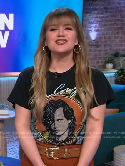 Kelly’s John Cougar graphic tee on The Kelly Clarkson Show