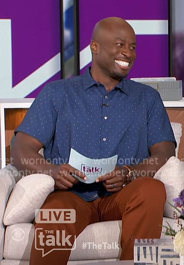 Akbar’s blue and orange dotted shirt on The Talk