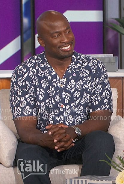 Akbar’s navy and white printed short sleeve shirt on The Talk