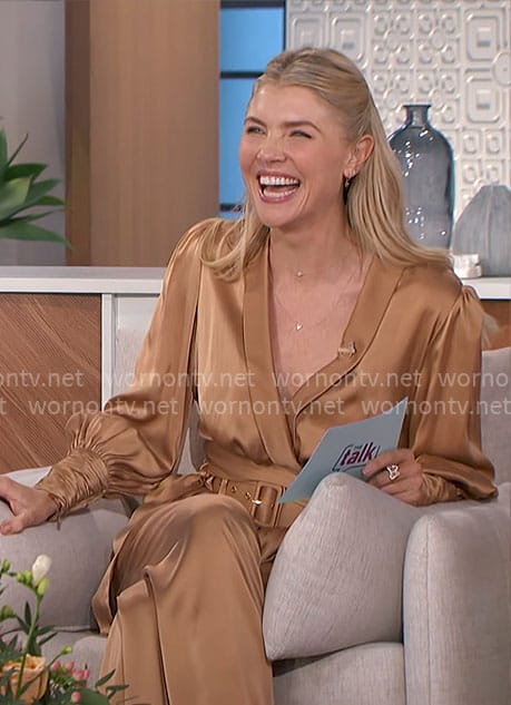 Amanda’s bronze wrap top and pants set on The Talk
