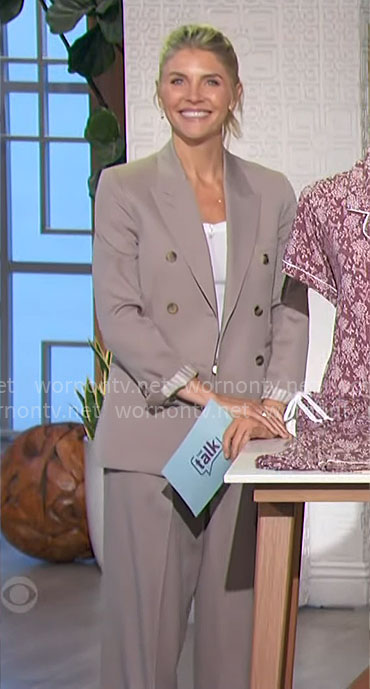 Amanda’s taupe suit on The Talk