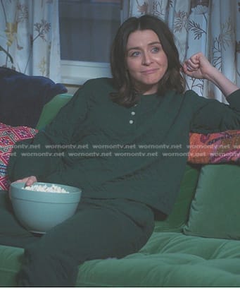 Amelia’s green quilted sweatshirt and sweatpants on Greys Anatomy