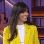 Anne Hathaway’s yellow double breasted blazer on The Kelly Clarkson Show