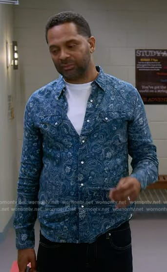 Bennie’s denim printed shirt on The Upshaws