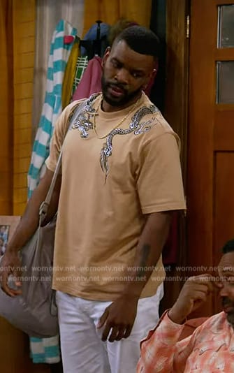 Bernard’s beige dragon embellished tee on The Upshaws