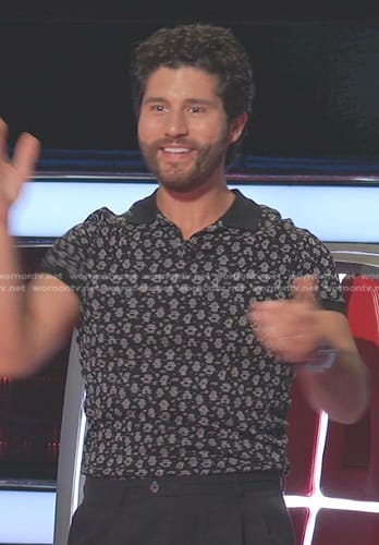 Dan Smyers’s black print polo shirt on The Voice