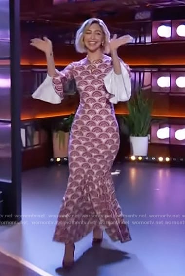 Heidi Gardner’s printed dress on The Kelly Clarkson Show