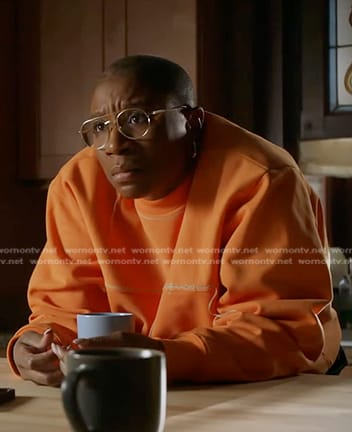 Hen’s orange sweatshirt on 9-1-1