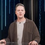 Jason’s brown cardigan on E! news