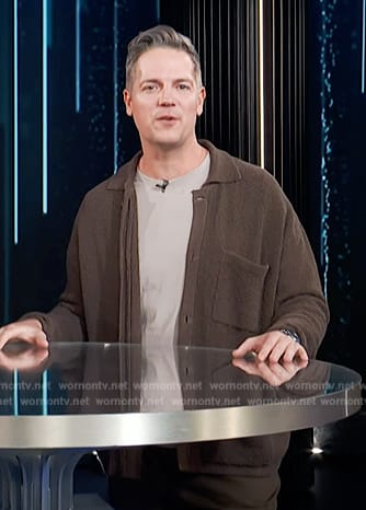 Jason’s brown cardigan on E! news