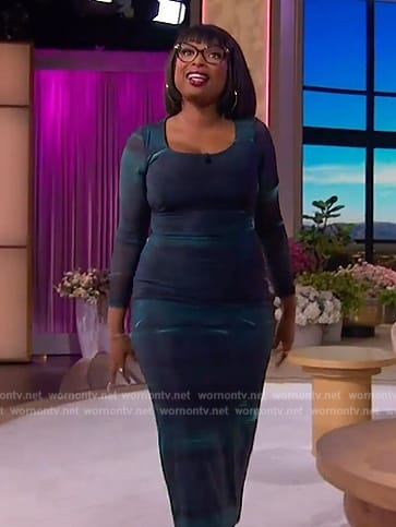 Jennifer’s green tie dye scoop neck dress on The Jennifer Hudson Show