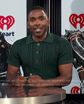 Justin’s green knit polo on E! News